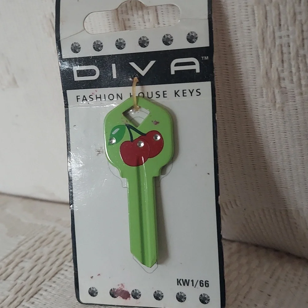 Diva House Green Jeweled Cherry Key New - Picture 2 of 6